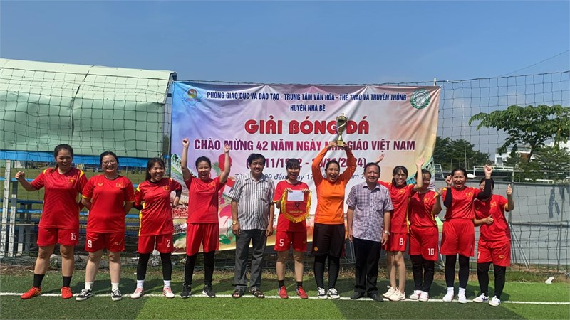 Trường MN Hoa Sen tham gia Giải bóng đá nữ Chào mừng 42 năm ngày Nhà giáo Việt Nam (20/11/1982 - 20/11/2024)