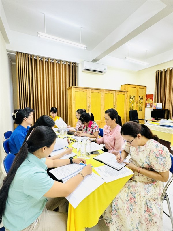 Chi bộ Mầm non 2B họp phân tích chất lượng Đảng năm 2024