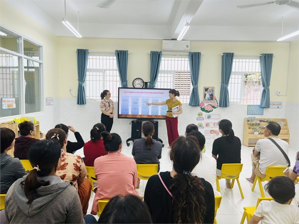 Trường Mầm non 2B hướng dẫn phụ huynh lớp Lá đăng ký tuyển sinh vào lớp Một năm học 2024 - 2025