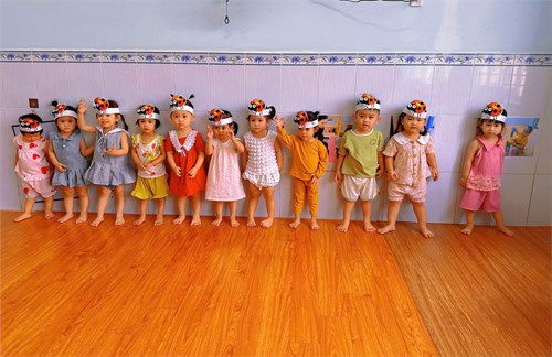 Hoạt động: Bé chơi Con bọ dừa​, lớp Gấu trúc