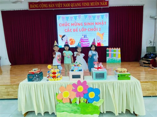 CHÚC MỪNG SINH NHẬT CÁC BÉ THÁNG 1O
 1...2...3... Chúng ta cùng thổi nến Chúc Mừng sinh nhật các thiên thần nhỏ trong tháng 10 của khối Chồi