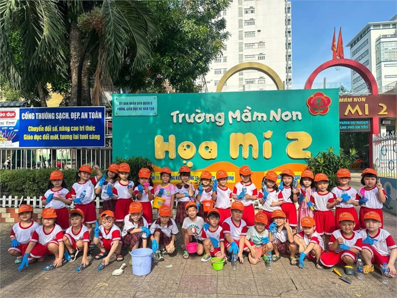 Hưởng ứng phong trào  Trồng cây, đời đời nhớ ơn Bác Hồ  chào mừng 134 năm ngày sinh chủ tịch Hồ Chí Minh