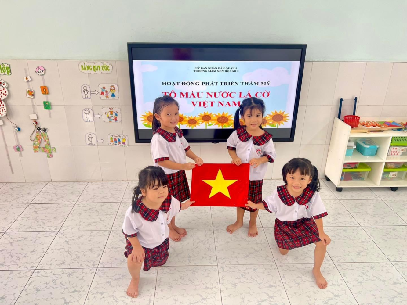 Kỷ niệm 49 năm Ngày Giải phóng miền Nam, thống nhất đất nước (30/4/1975 - 30/4/2024). Hoạt động tạo hình với chủ đề “Lá cờ Việt Nam”.