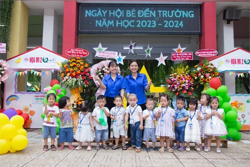 Bé vui đến trường