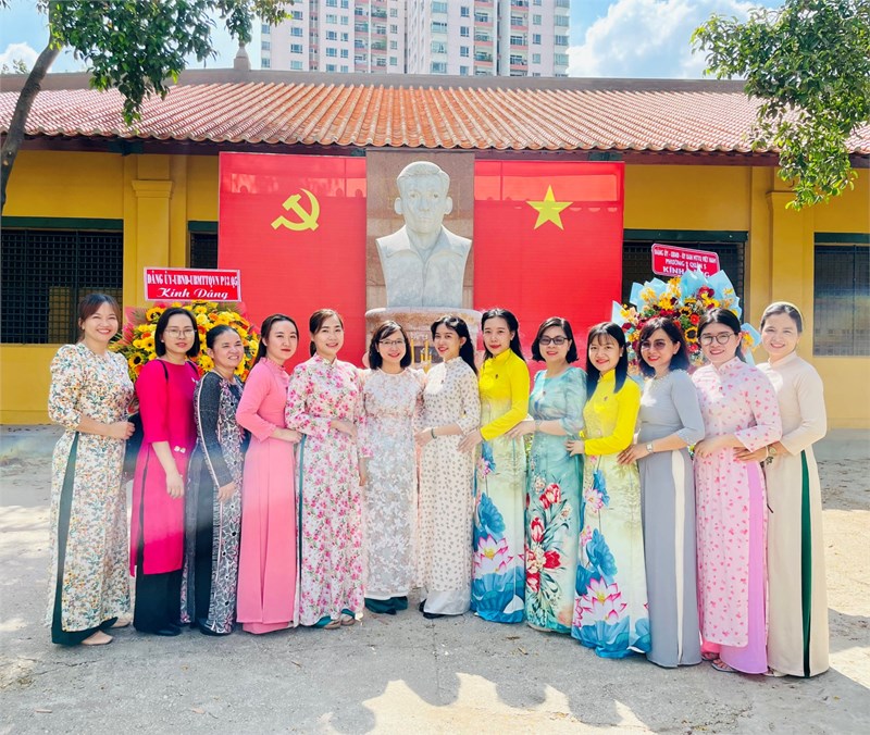 Trường Mầm non Họa Mi 3 tham quan khu di tích trại giam đồng chí Trần Phú.