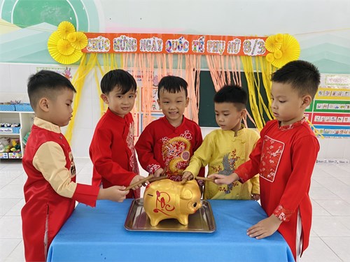 Hưởng ứng phong trào  Nuôi heo đất  tiết kiệm năm 2024