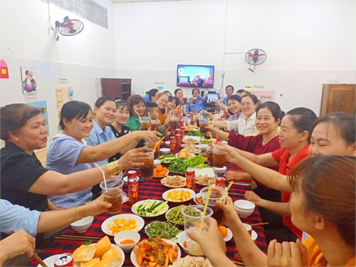 Công đoàn phối hợp với chính quyền tổ chức tiệc tất niên cho viên chức người lao động trong đơn vị