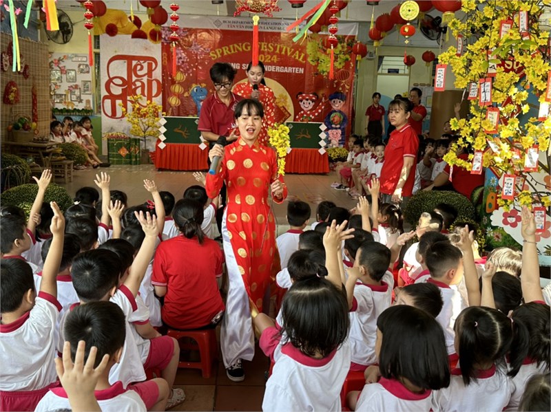 Lễ hội mừng xuân phối hợp trung tâm ngoại ngữ tân văn