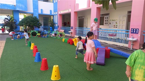 Vui chơi ngoài trời_Lá 2