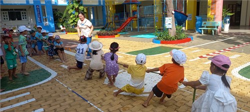 Vui chơi ngoài trời_Lá 1
