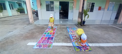 Vui chơi ngoài trời_Lá 4