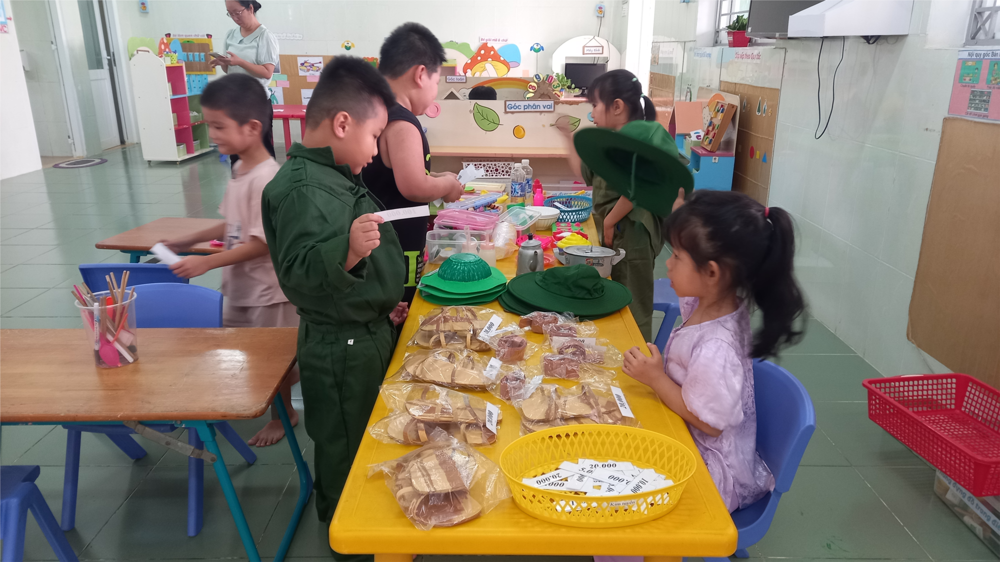 Hình ảnh vui chơi trong lớp Lá 3