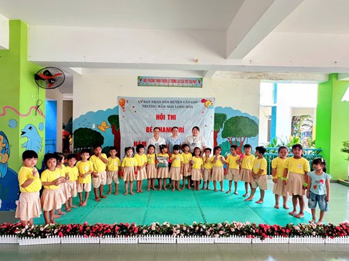Lớp Lá 2_Tham gia hội thi Bé nhanh trí