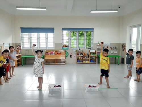giáo án : Thể dục . Ném xa chạy 10m