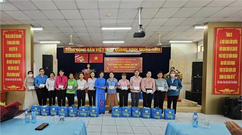 CĐCS Trường MN Sen Hồng tham gia Chương trình  Tết sum vầy, Xuân tri ân  của Công đoàn ngành Giáo dục và Đào tạo Thành phố