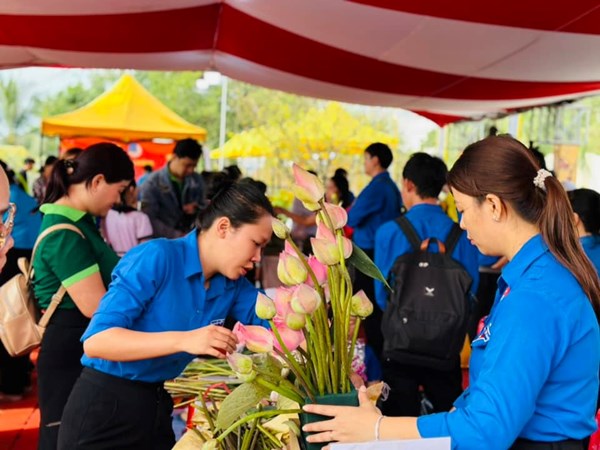 Chi Đoàn tham gia CHƯƠNG TRÌNH HỘI XUÂN LẦN 3 NĂM 2024
 CHỦ ĐỀ “CÙNG NHAU LÀM NÊN TẾT”