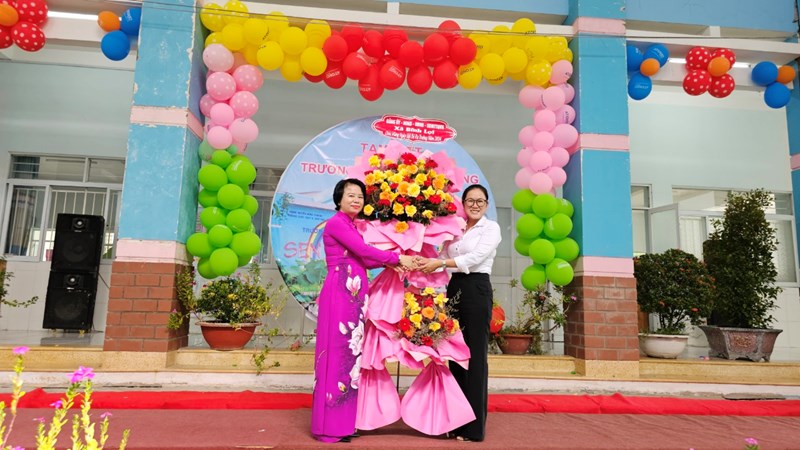 Trường Mầm non Sen Hồng tổ chức Ngày hội ra trường cho các bé khối Lá với chủ đề “Tạm biệt trường Mầm non Sen Hồng” .
