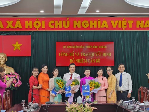 Giới thiệu chức vụ và chữ ký của Hiệu trưởng trường Mầm non Sen Hồng