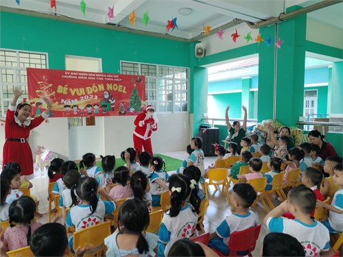 Lễ Giáng sinh cho các bé trường Mầm non Tam Thôn Hiệp năm học 2023 - 2024