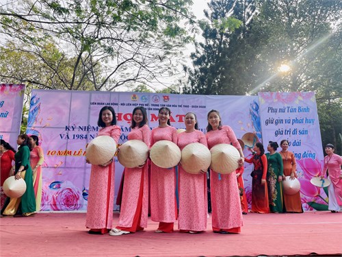 Công đoàn trường mầm non 10a tham gia đồng diễn áo dài nhân ngày quốc tế phụ nữ 8/3