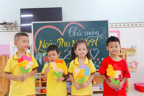 Lớp Chồi 1 chào mừng ngày Phụ nữ Việt nam 20/10/2024