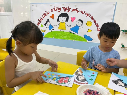 Hoạt động mừng ngày phụ nữ Việt Nam 20/10 tại lớp Mầm 1