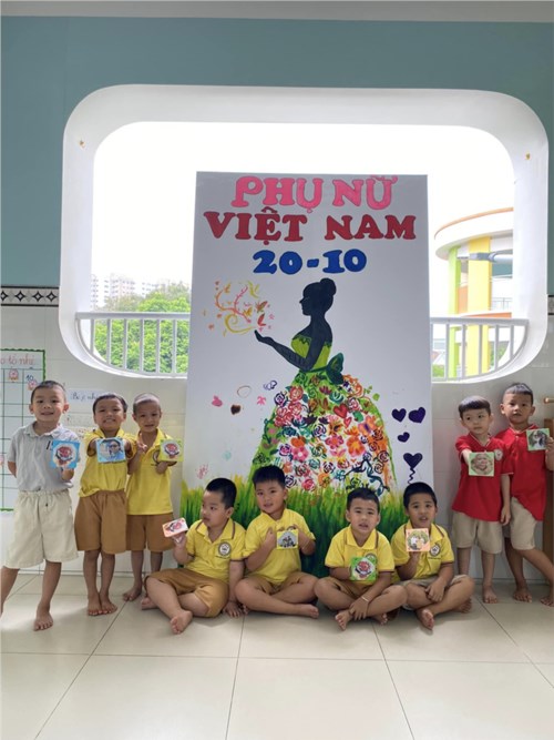 Lớp Lá 2 hưởng ứng ngày Phụ nữ Việt Nam 20/10/2024