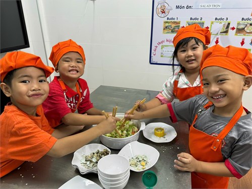 Hoạt động Bé tập làm nội trợ