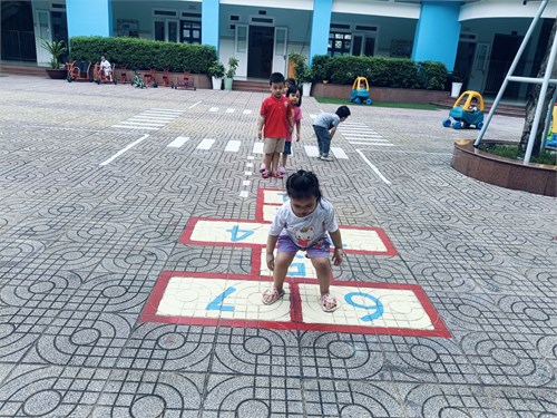Lớp Chồi 2 hoạt động vui chơi