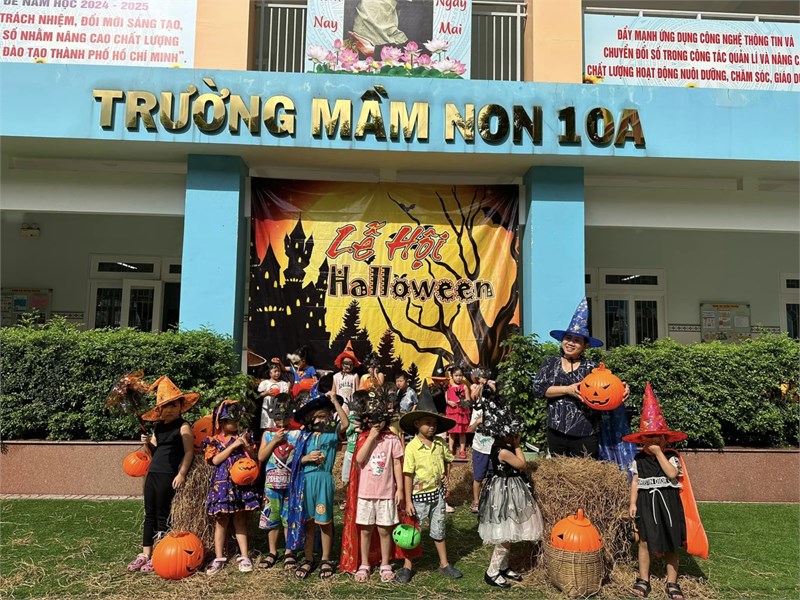 Lễ hội hóa trang của cô và các bé lớp Chồi 3