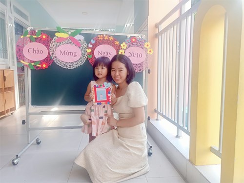 Lớp Mầm 1 hưởng ứng ngày Phụ nữ Việt Nam 20-10