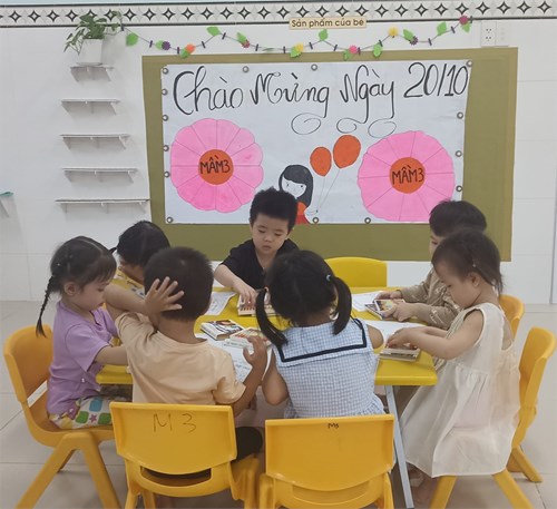 Lễ hội  Chào mừng ngày 20/10  của các bé lớp Mầm 3