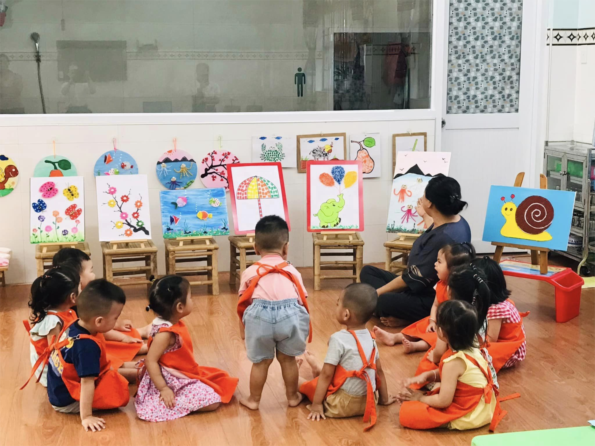 Chuyên đề  Tổ chức hoạt động tạo hình cho trẻ Nhà trẻ 