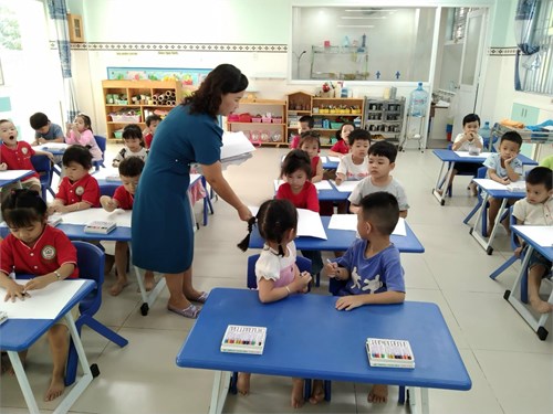 Sáng ngày 23/1/2024, các bé nhóm lớp Chồi 3 tham gia Hội thi Nét vẽ xanh