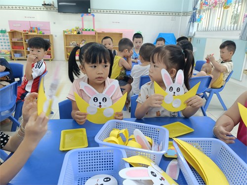Các bé lớp Chồi 1 vui đón Tết trung thu 2014