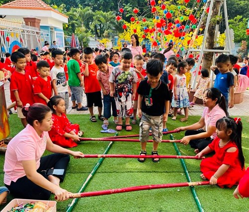 Trường Mầm Non 10A: Tổ chức các trò chơi dân gian cho trẻ chào mừng Xuân Giáp Thìn 2024