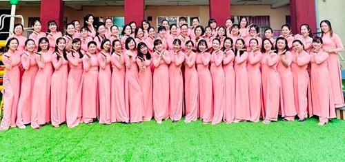 Áo dài _Trao yêu thương
