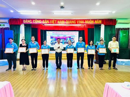 Hội nghị sơ kết hoạt động công đoàn 6 tháng đầu năm 2024, tổng kết hoạt động Tháng Công nhân và sơ kết 03 năm thực hiện Kết luận số 01–KL/TW ngày 18 tháng 5 năm 2021 về tiếp tục thực hiện chỉ thị số 05–CT/TW ngày 15 tháng 5 năm 2016 của Bộ Chính trị khóa XII.