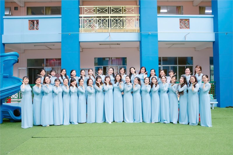 Tập thể trường mầm non 10 năm học 2024-2025