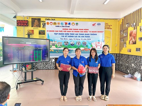 Tham gia tập huấn an toàn giao thông, hưởng ứng ngày pháp luật nước cộng hòa xã hội chủ nghĩa việt nam 9/11