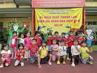 Các bạn lớp Chồi 3 tham gia “ Mừng ngày quân đội nhân dân Việt Nam”