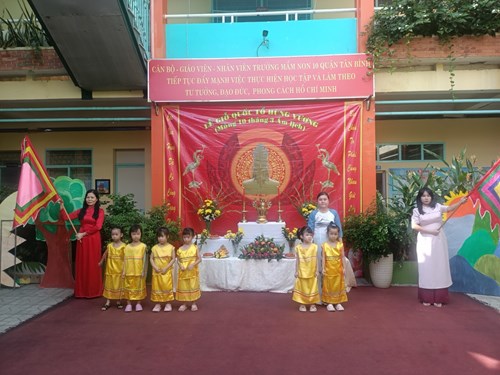 Các bé lớp Chồi 1 tham gia lễ hội Hùng vương