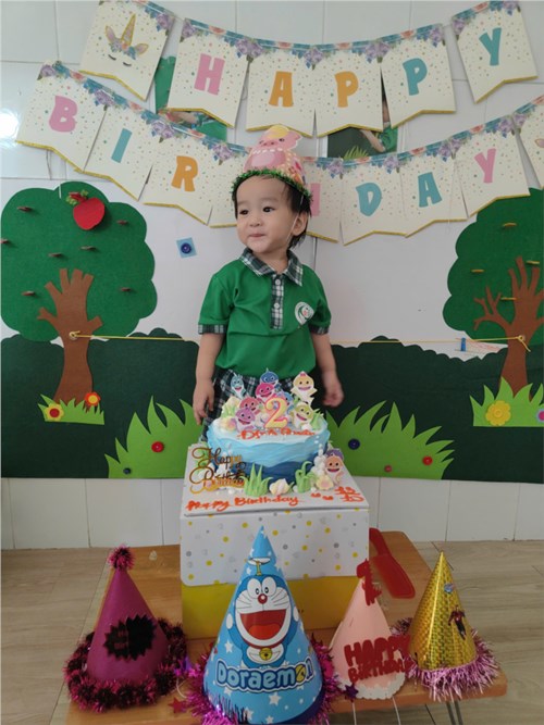 Các bé vui sinh nhật cùng bạn