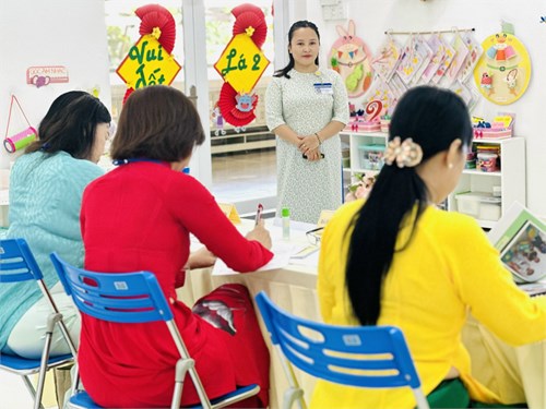 Giáo viên trường Mầm non 12 tham gia hội thi Giáo viên giỏi cấp Quận NH 2023 - 2024 (phần Thuyết trình)