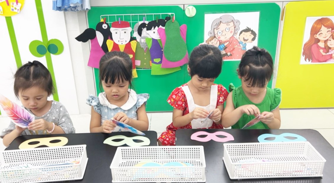 Lớp Chồi 3: Bé sáng tạo