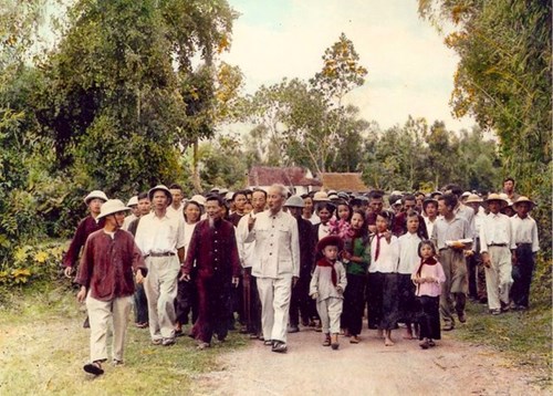 Bác Hồ với công tác tuyên giáo