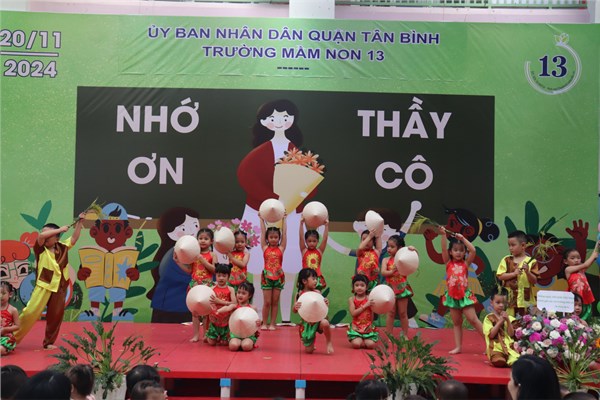 Văn nghệ biểu diên hội lễ 20/11