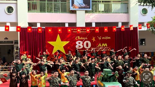 Hoạt cảnh “ Việt Nam độc lập muôn đời 