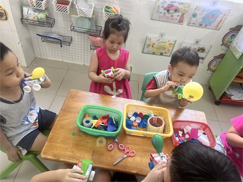 Chồi 4 : Bé làm xe ô tô