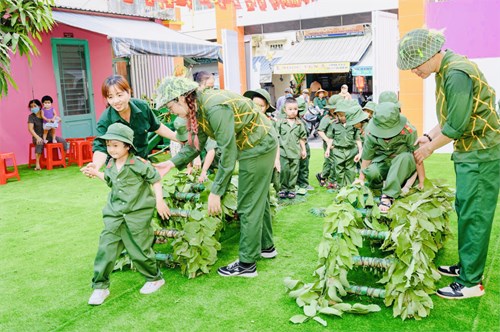 MN14B- trẻ lớp Chồi tham gia Chiến sĩ nhỏ Điện Biên xẻ núi, vạt rừng